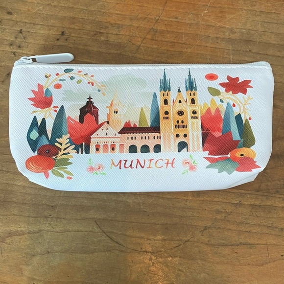 Munich souvenir pencil case  / makeup / jewelry bag White Pouch - Picture 1 of 8